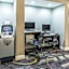 La Quinta Inn & Suites by Wyndham Arlington North Six Flags Drive