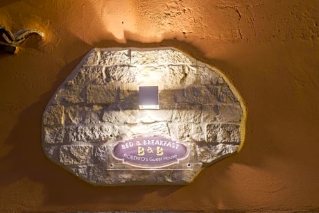 ROBERTO's Guest House