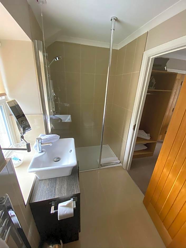 The Three Horseshoes Hotel