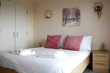 Bright 2Bed Central Apartment