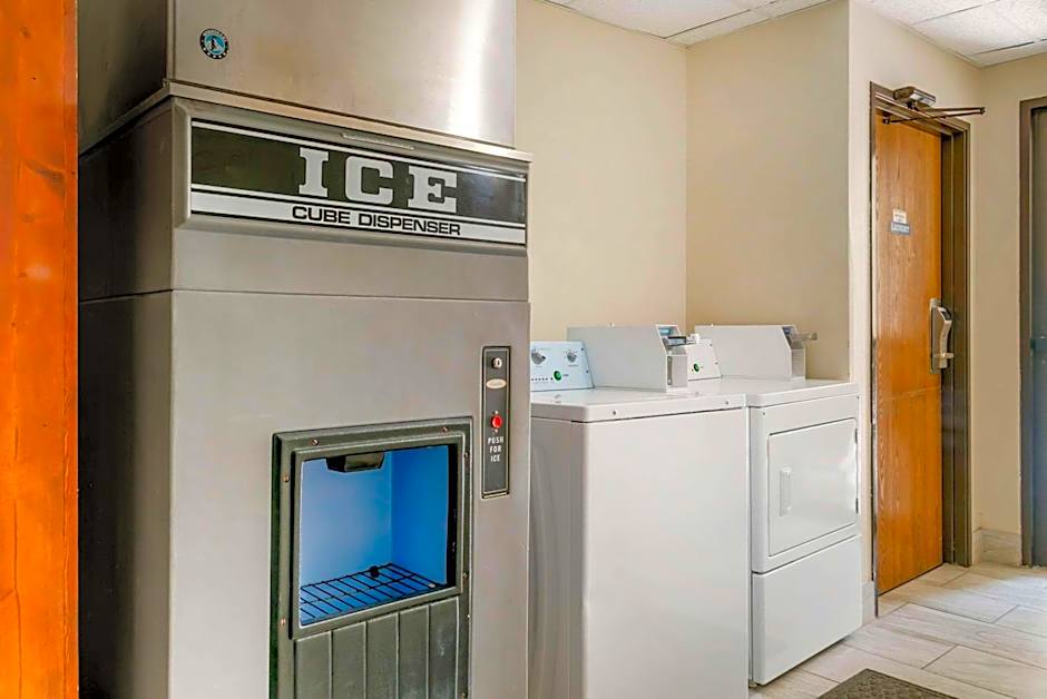 Econo Lodge Traverse City South