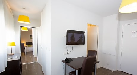 SUITE TWO CONNECTED STUDIOS