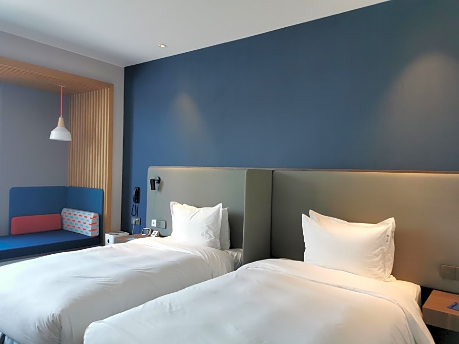 Holiday Inn Express Shanghai Kangqiao By IHG