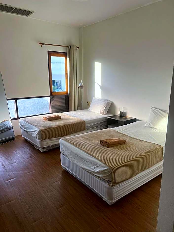 Centerpoint Hotel & Plaza