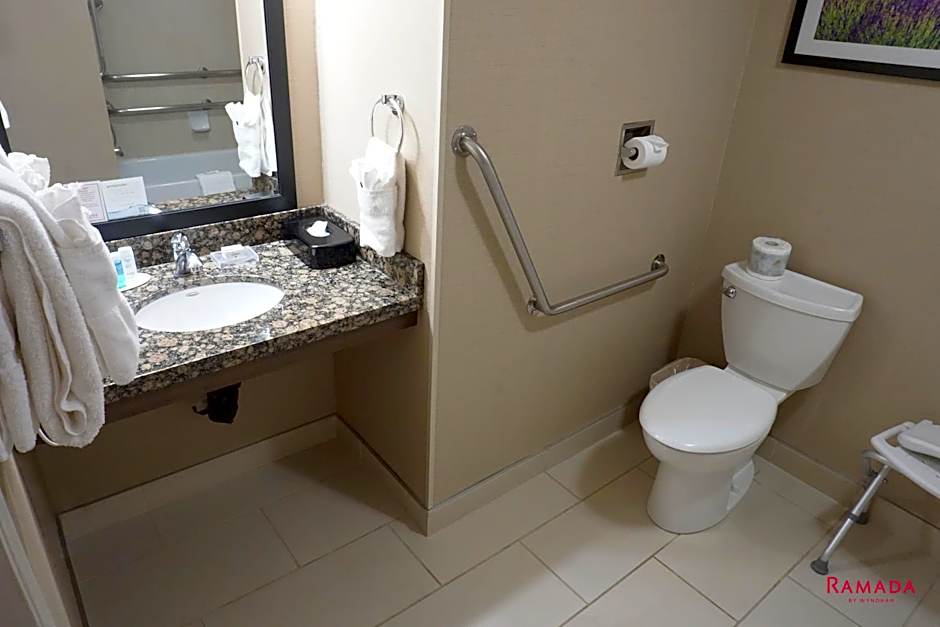 Ramada Hotel & Conference Center by Wyndham Kelowna