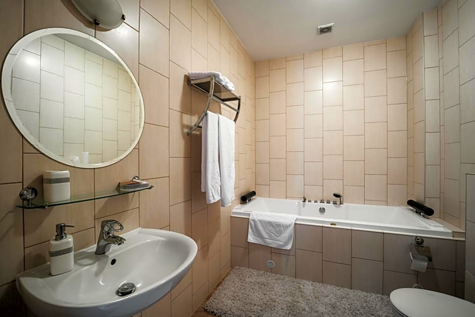 Pałac Bogaczów - noclegi - restauracja - przyjęcia