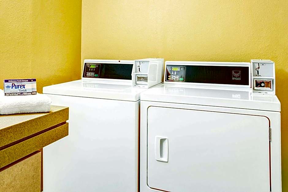 Microtel Inn & Suites by Wyndham Newport News Airport