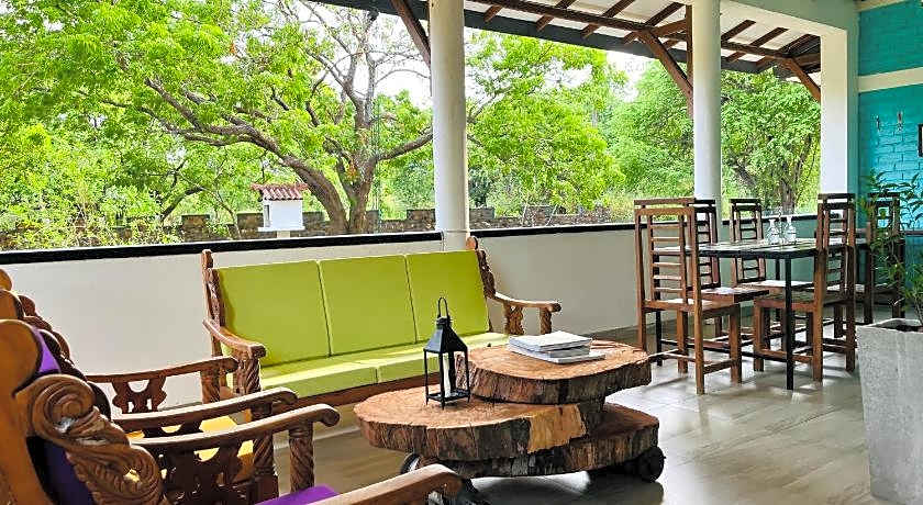 Funky Leopard Safari Lodge Bordering Yala National Park