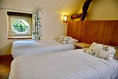 Large Double Room (2nd floor)