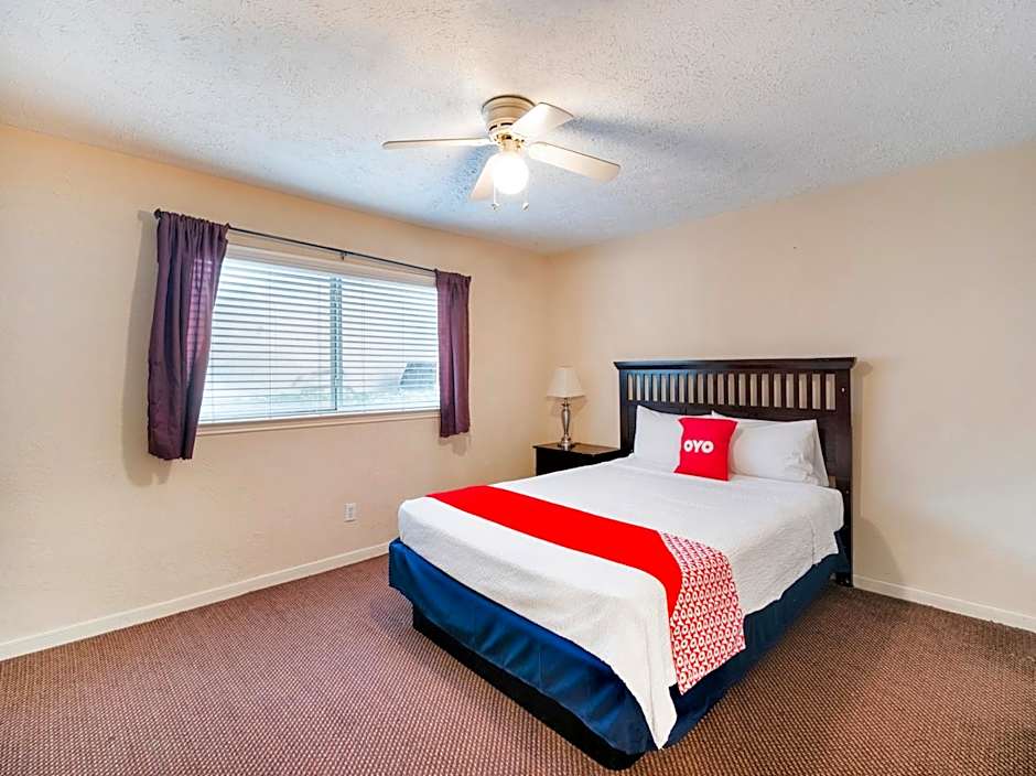 OYO Hotel & Apartments Houston Galleria