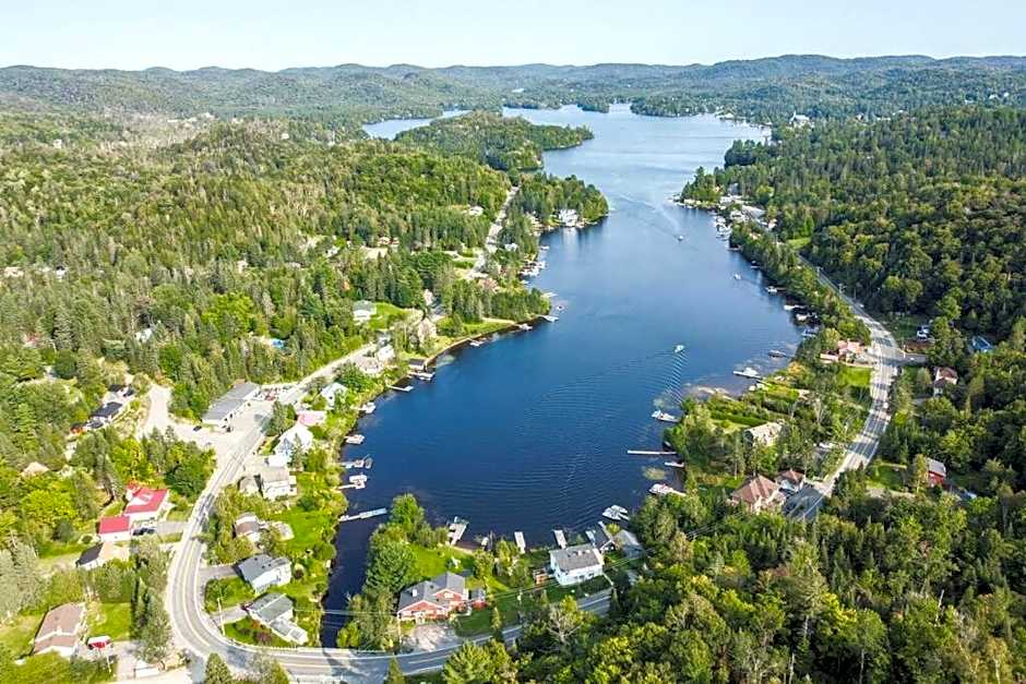 Lake retreat 5BR with SPA, watercraft and kids playground