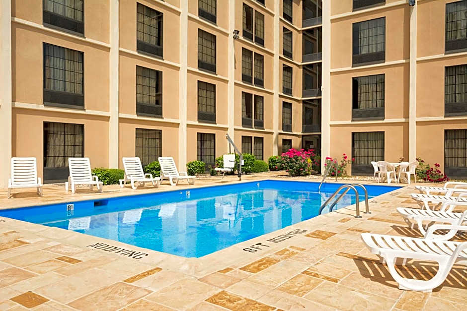 Days Inn by Wyndham Rome Downtown