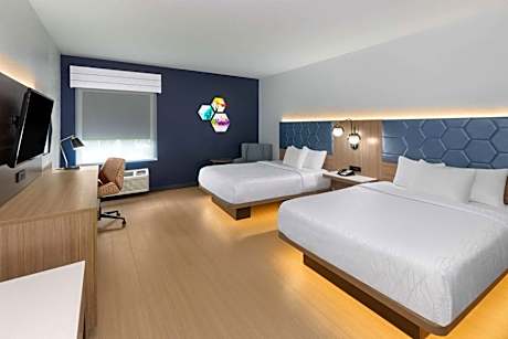 Queen Room with Two Queen Beds and Roll-In Shower - Mobility/Hearing Accessible - Non-Smoking