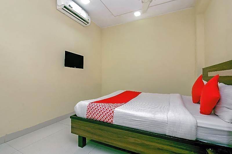 OYO 23656 Parimeet Hotel