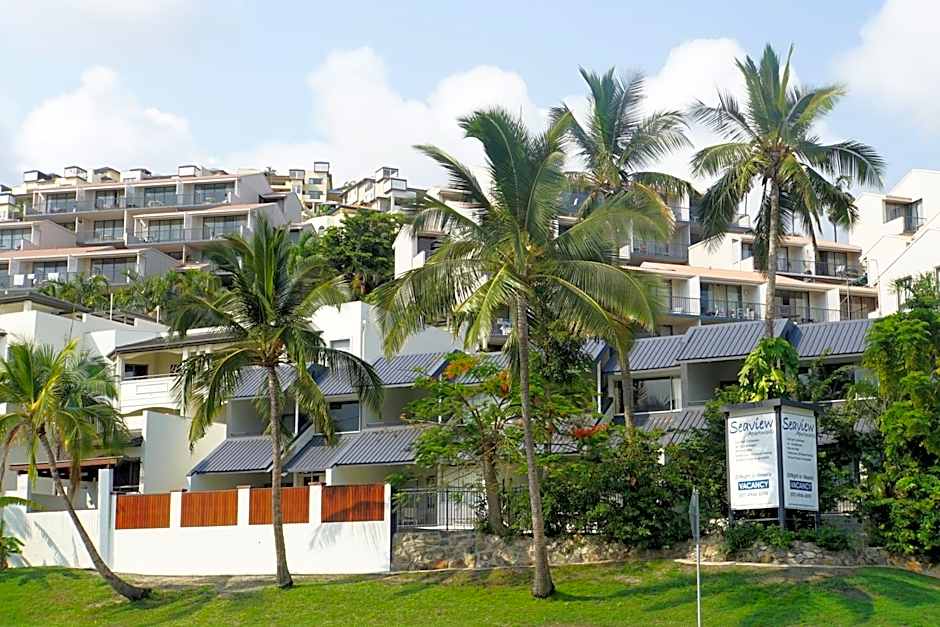 Airlie Seaview Apartments