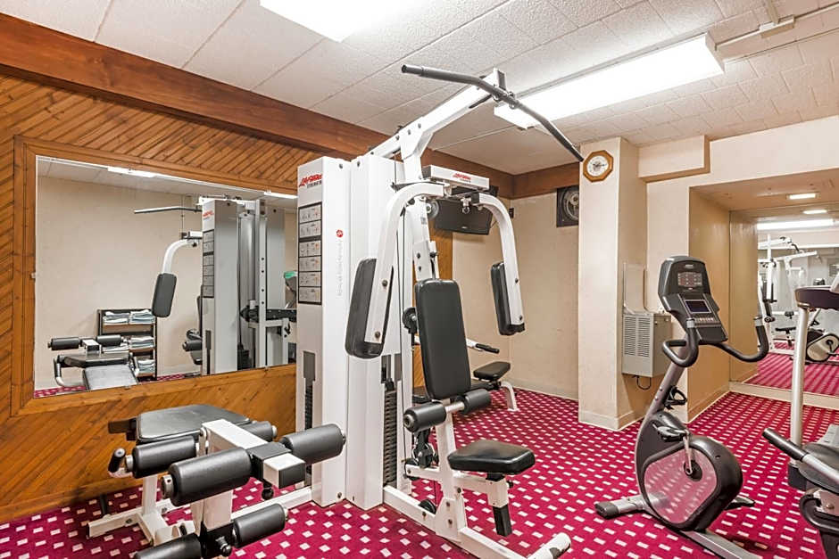 Ramada Hotel & Conference Center by Wyndham State College 