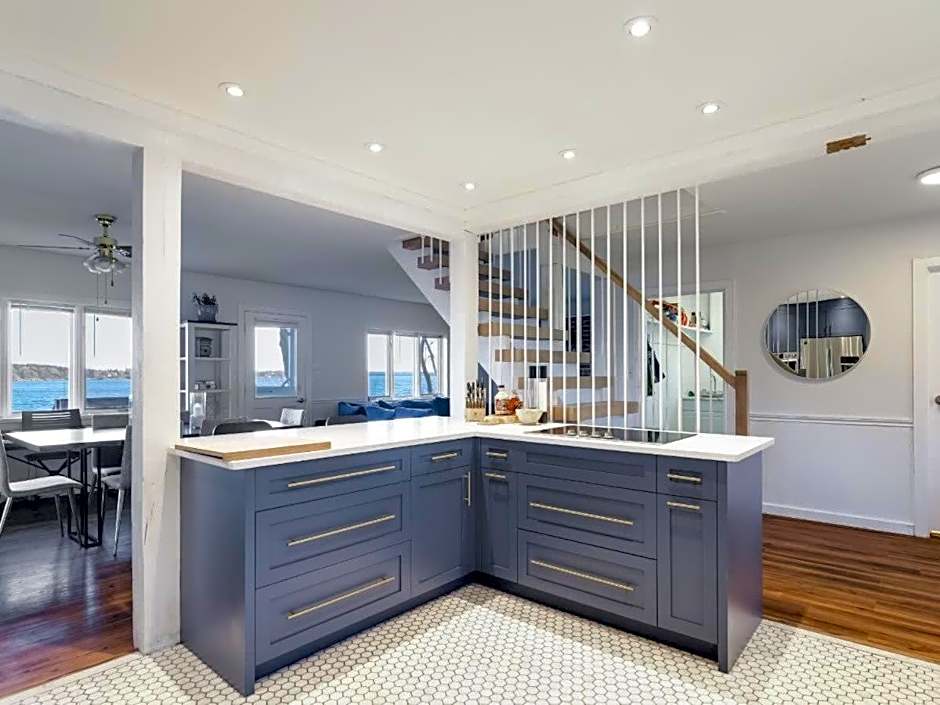 Cozy family waterfront retreat recently renovated