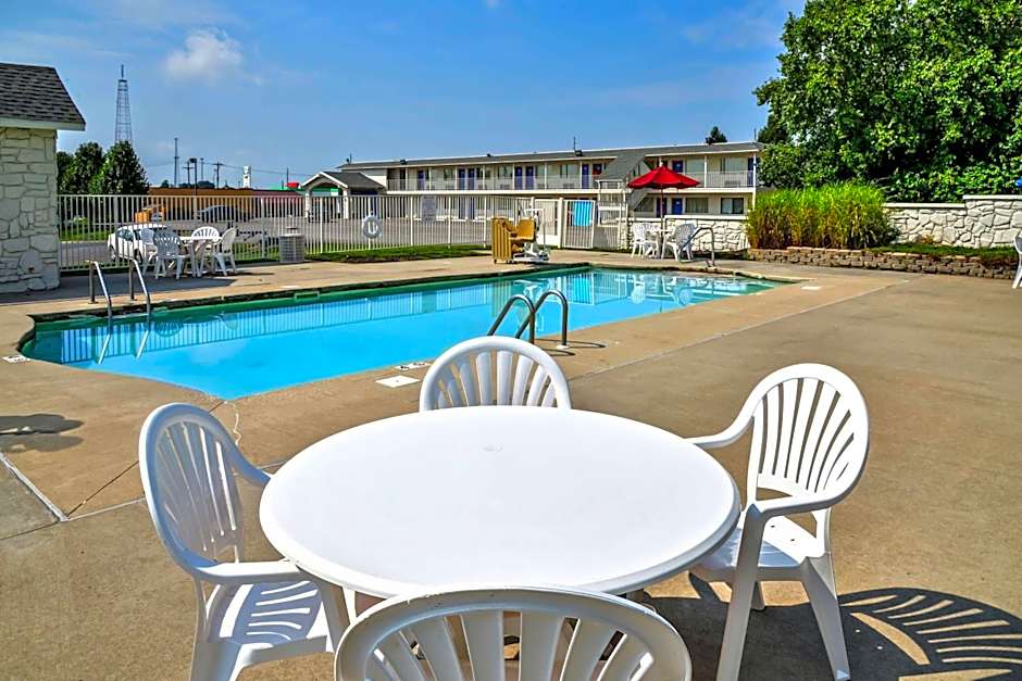 Motel 6-Saint Joseph, MO