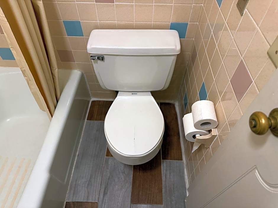 Country Club Inn & Suites