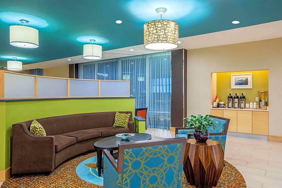 La Quinta Inn & Suites by Wyndham West Little Rock