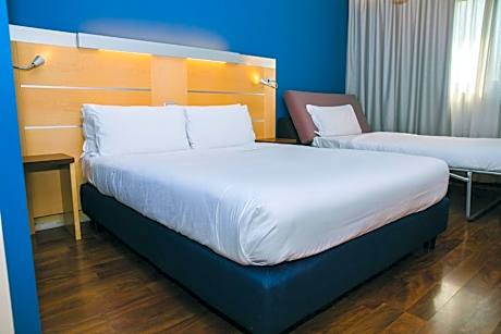 1 Queen Standard Single Sofa Bed with Free Breakfast