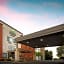 Holiday Inn Express Hotel & Suites Belmont By IHG