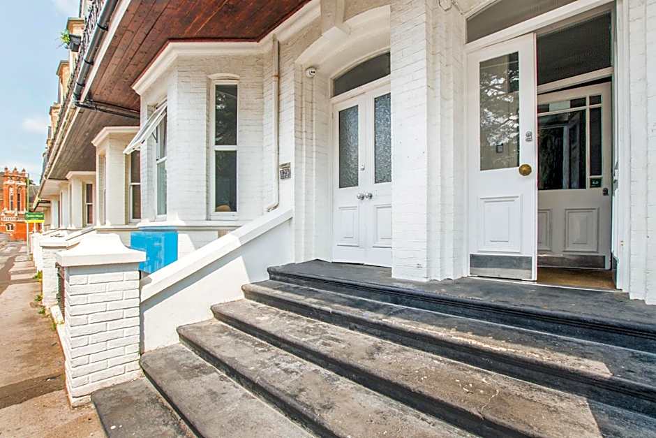 OYO The Lodge Bournemouth