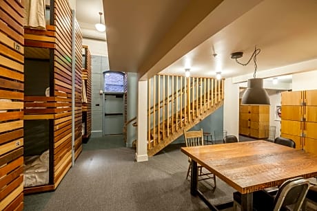 Single Bed in Mixed Dormitory Room