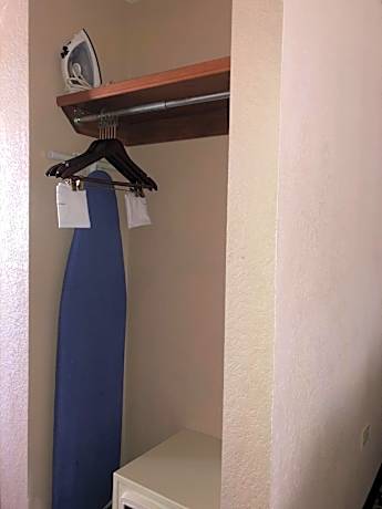 King Room - Disability Access/Non-Smoking