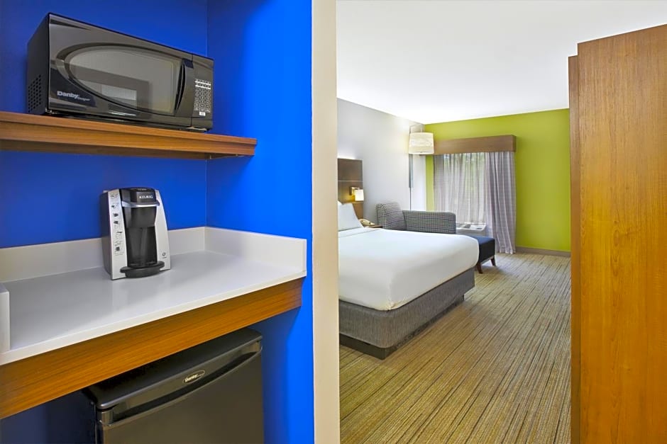 Holiday Inn Express Hotel & Suites Cincinnati Northeast-Milford