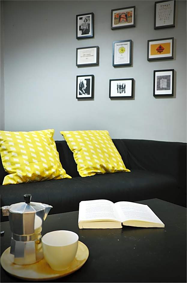 Goodfellas Thong lo Hostel #Check in time needed#