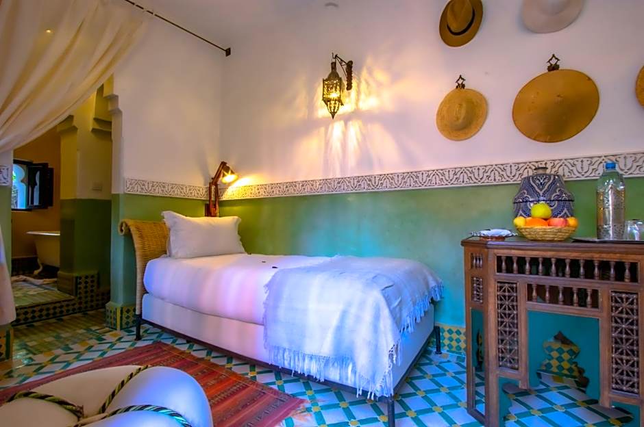 Riad Kaiss By Anika