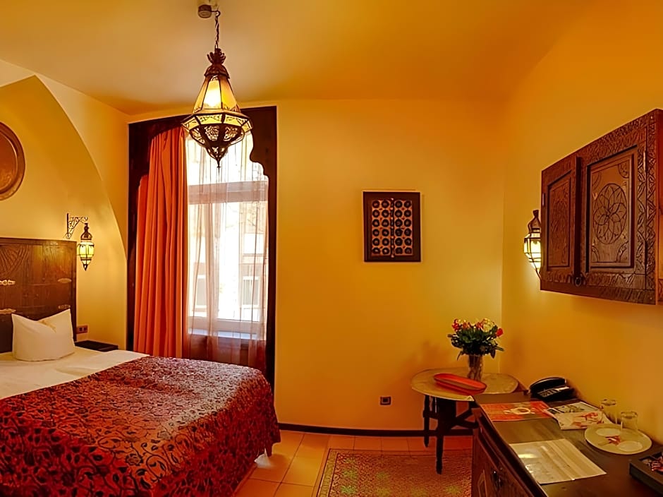 Hotel Villa Oriental & Restaurant                                               
