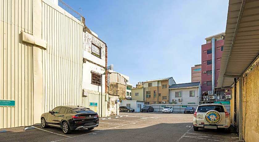 Kindness Hotel Tainan Chihkan Tower