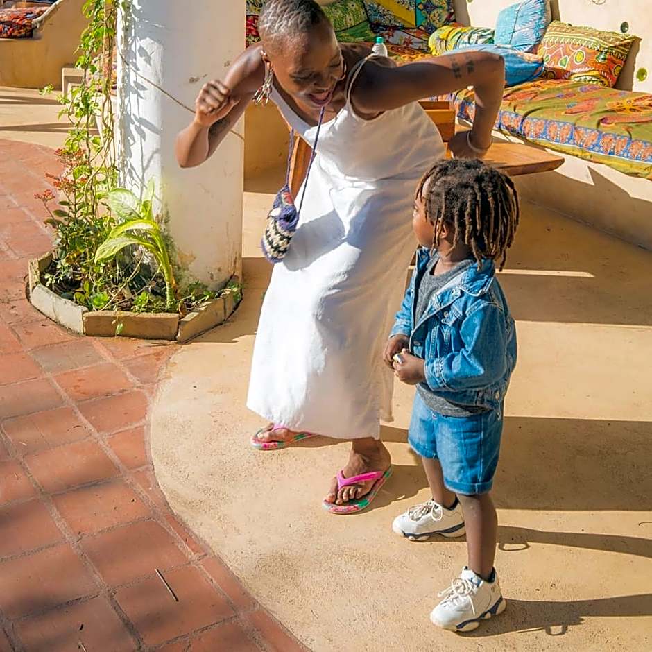 Distant Relatives Ecolodge & Backpackers