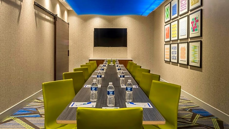 Holiday Inn Express & Suites Medina By IHG