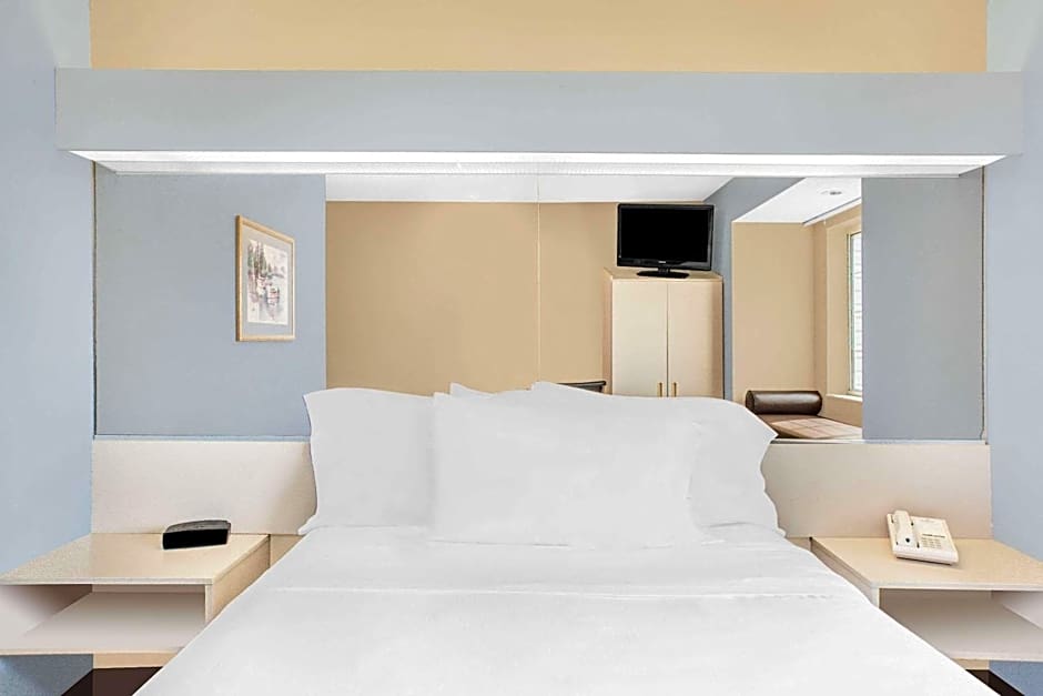 Microtel Inn & Suites By Wyndham Clear Lake