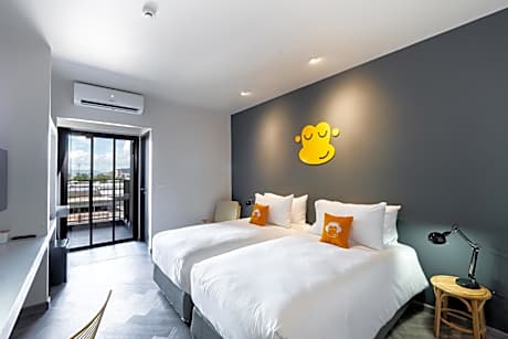 Deluxe Twin Bed, Free 24hrs. Co-working space