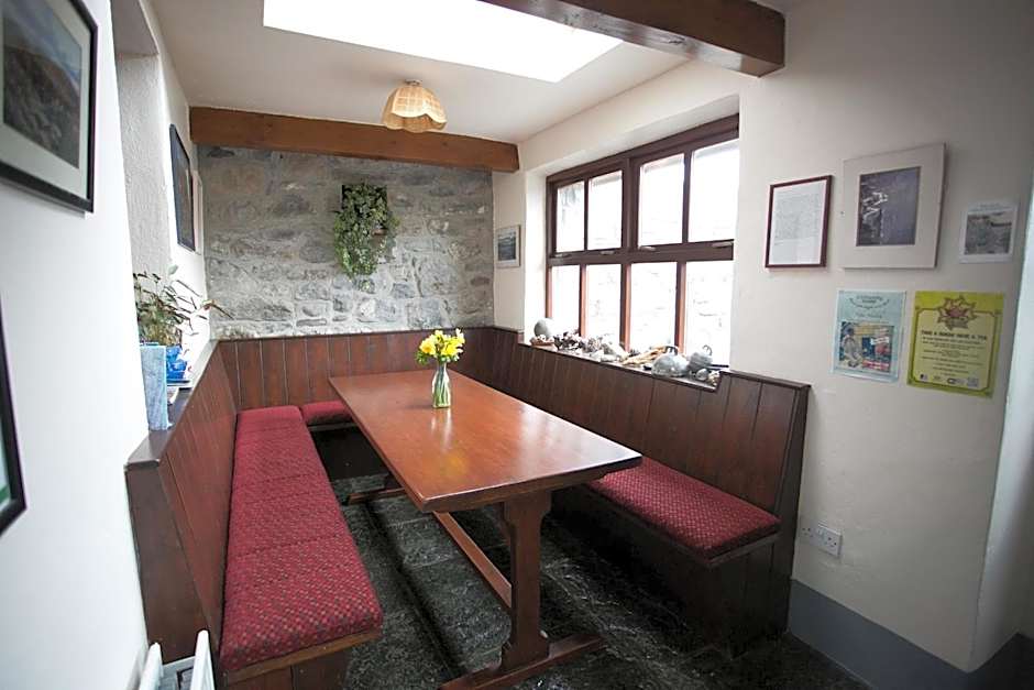 Aille River Tourist Hostel and Campsite Doolin