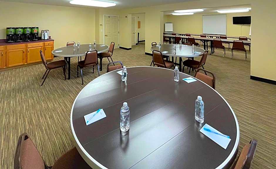 Smart Suites, an Ascend Collection Hotel