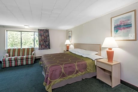 1 King Bed Deluxe Room Non-Smoking