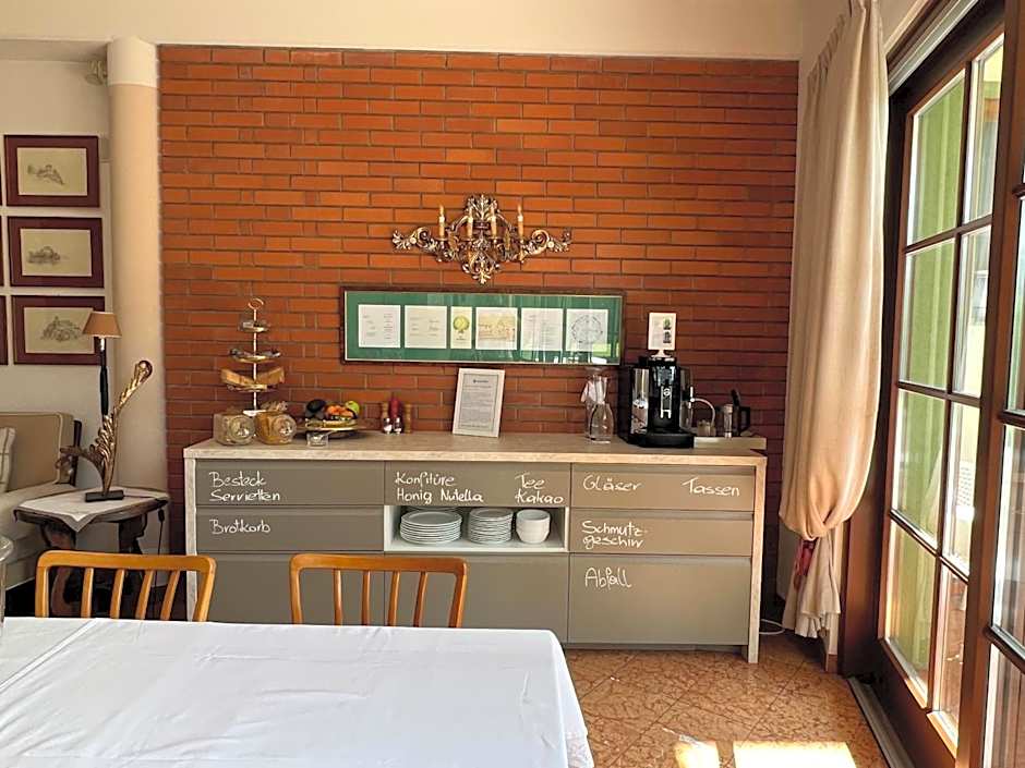 Dietrichsteinerhof Apartments & Rooms