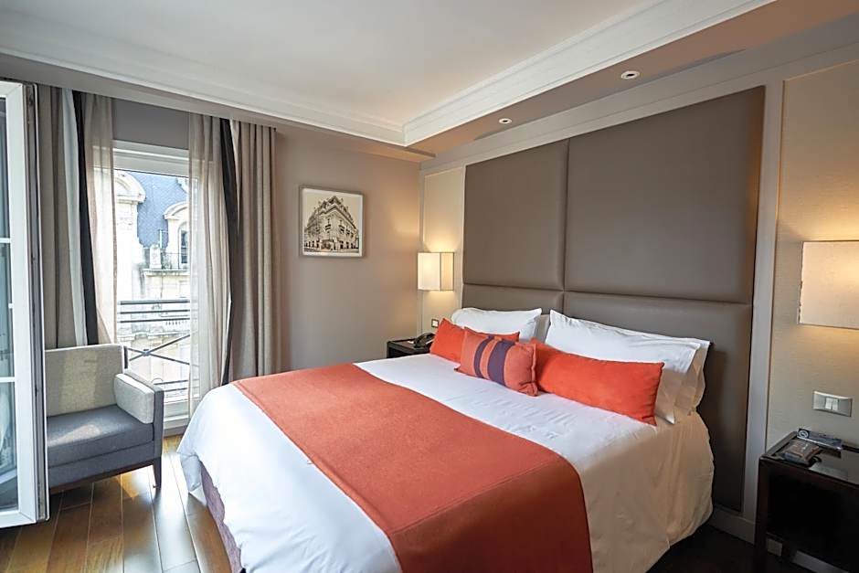 Carles Hotel