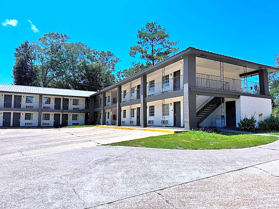 Super 8 by Wyndham Picayune