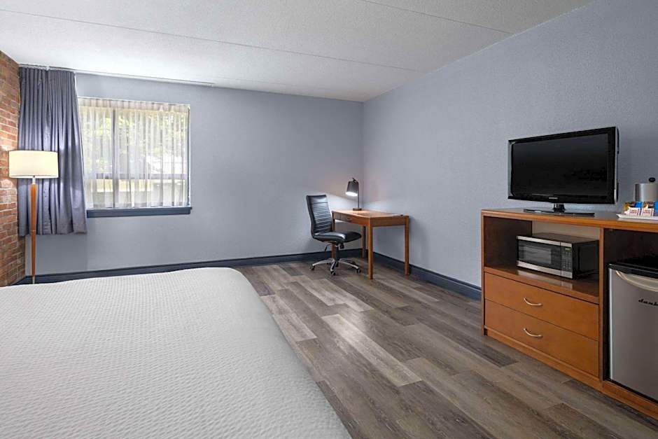 Travelodge by Wyndham Barrie