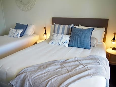 Superior lakeview Balcony Twin