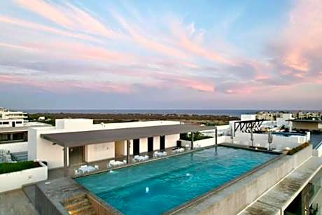 Playa Medano Caminando, Alberca en el roof