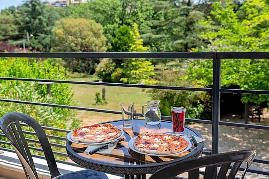 Hôtel & Résidence Lou Paradou Gréoux Les Bains