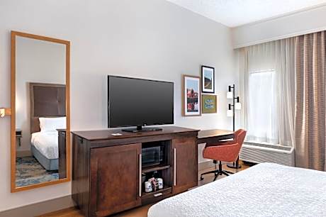 King Room with King Bed - Non-Smoking