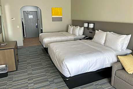 Queen Suite with Two Queen Beds and Tub - Disability Access/Non Smoking